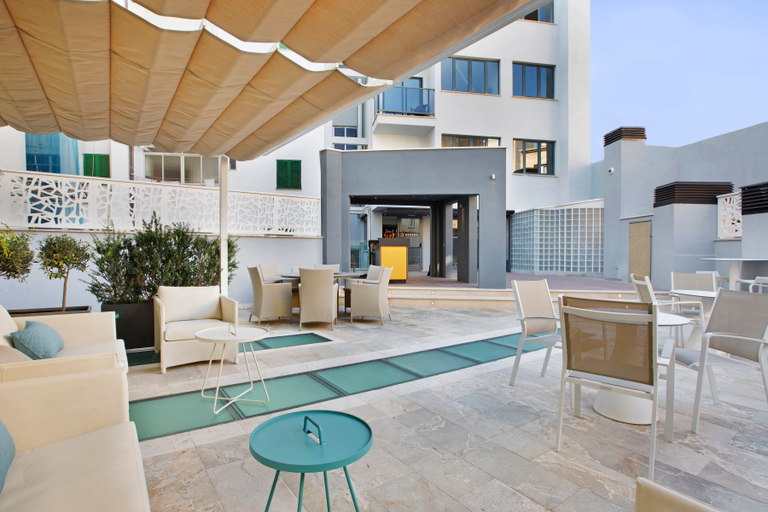 Public Area 3, Palladium, Baleares