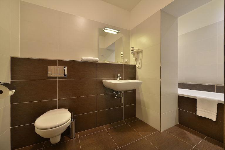 Bathroom 4, Grand Hotel Zvon, České Budějovice