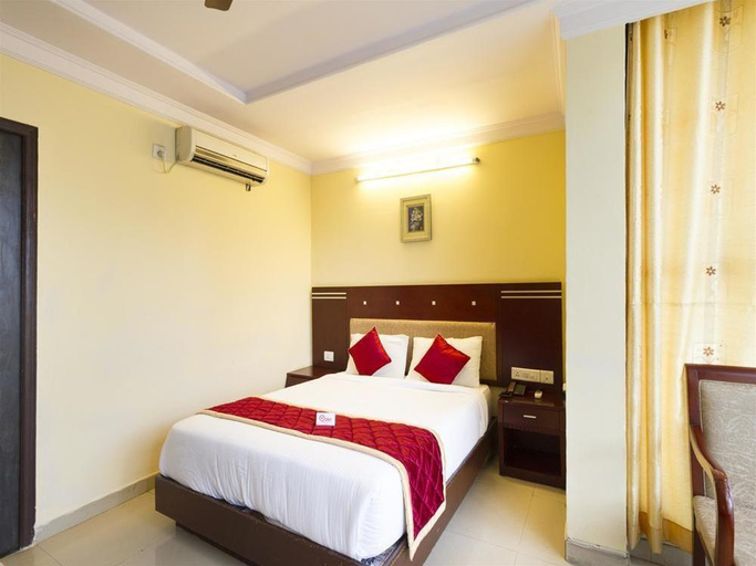 Bedroom, Barons Inn, Bangalore