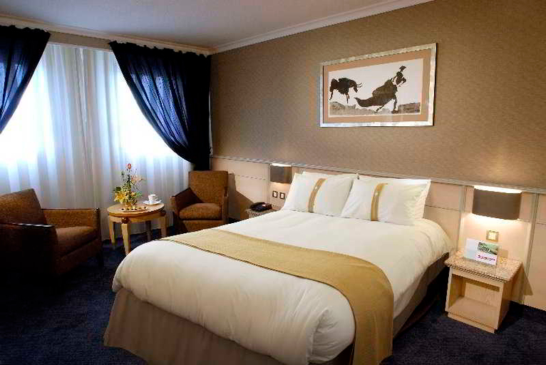 Bedroom 2, Hotel Le Paddock, Nièvre