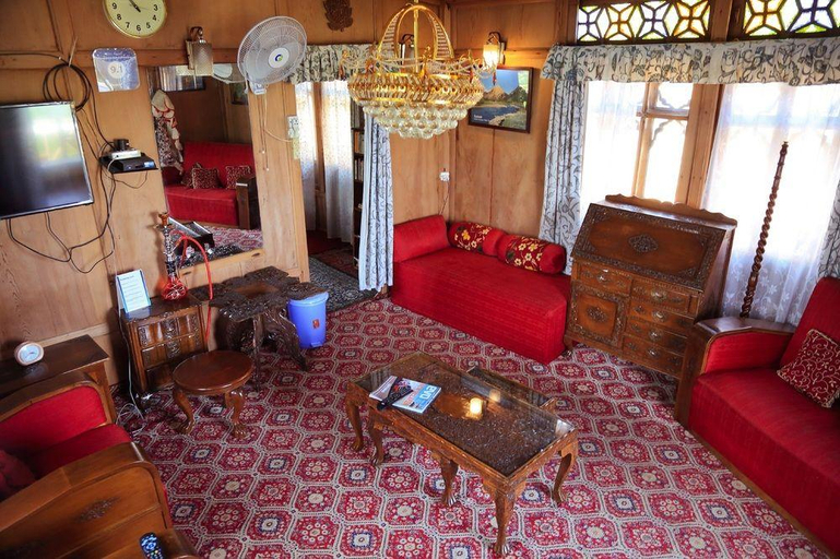 Public Area 2, Lake Victoria Houseboat, Srinagar