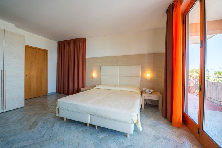 Bedroom 4, Calipso, Messina