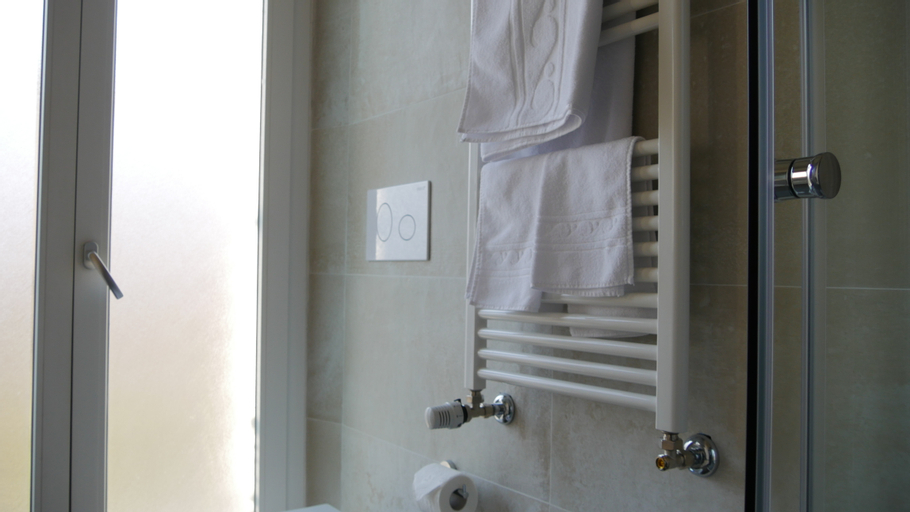 Bathroom 7