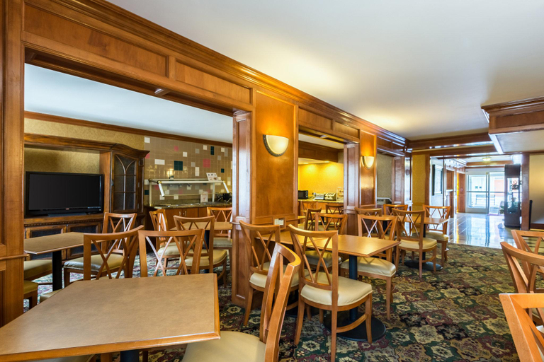 Food & Drinks 5, Clarion Inn and Summit Center, Lee