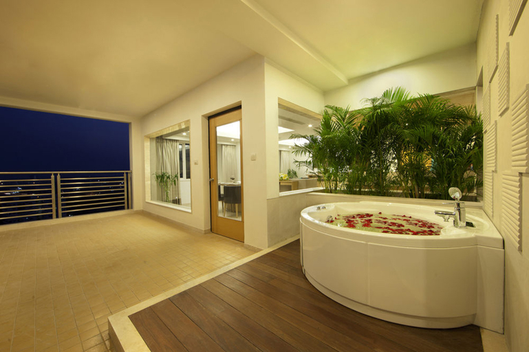 Bathroom 5, Lemon Tree Premier Hitec City Hyderabad, Hyderabad