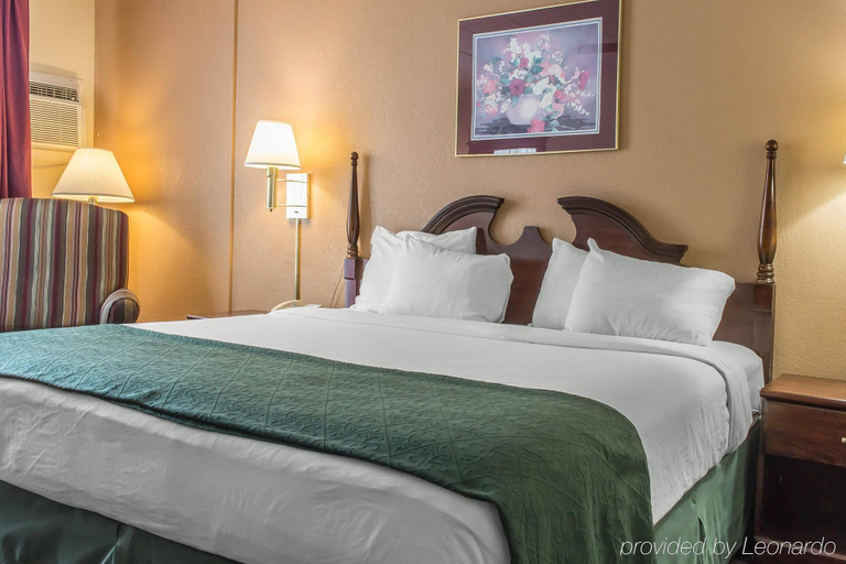 Bedroom 1, Quality Inn Stroudsbur, Monroe