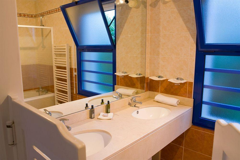 Bathroom, Residence du Golf, Landes