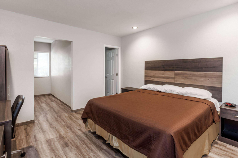 Bedroom 3, Travelodge by Wyndham Rosemead, Los Angeles