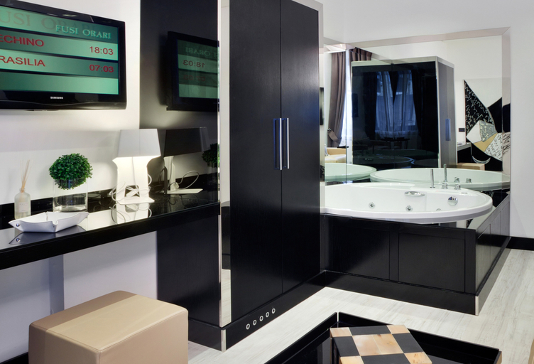 Bathroom 4, LHP Hotel Napoleon, Milano