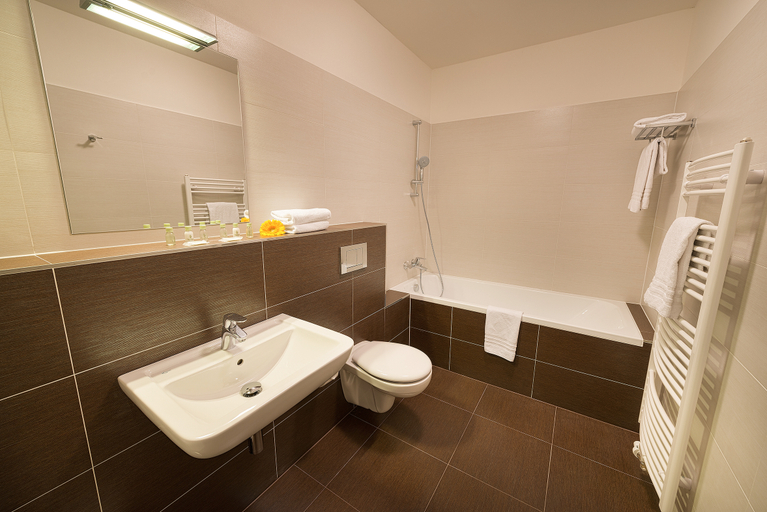 Bathroom 4, Grand Hotel Zvon, České Budějovice