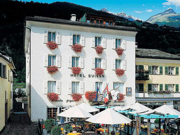 Exterior & Views