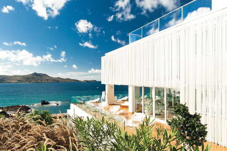 Exterior & Views