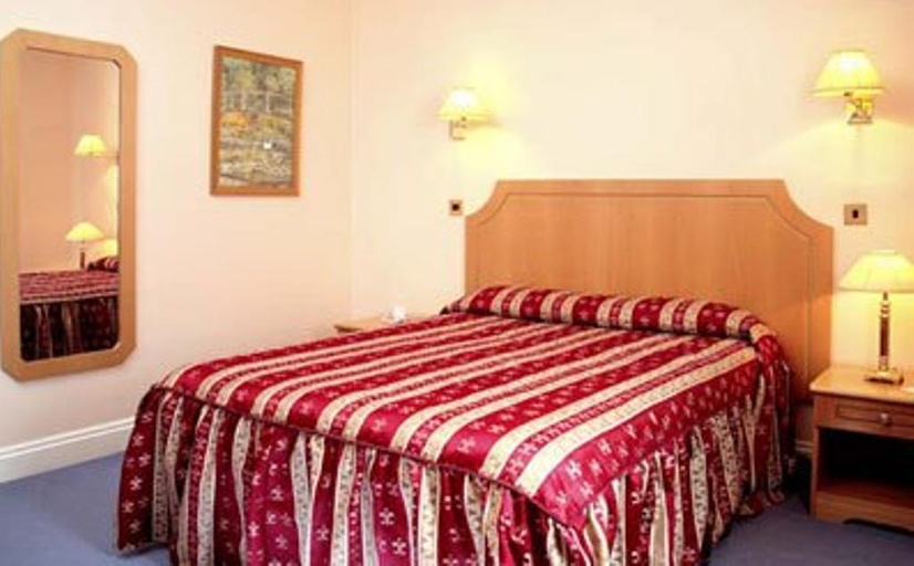 Bedroom 2, Parkside International Hotel, Reading