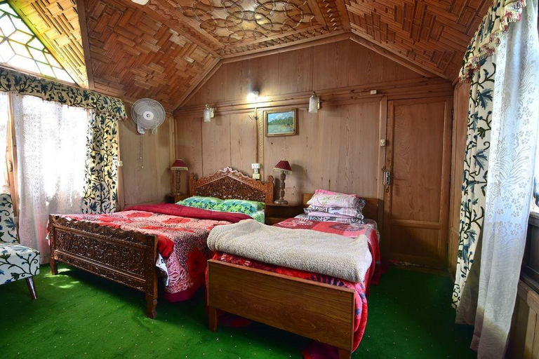 Bedroom 3, Lake Victoria Houseboat, Srinagar