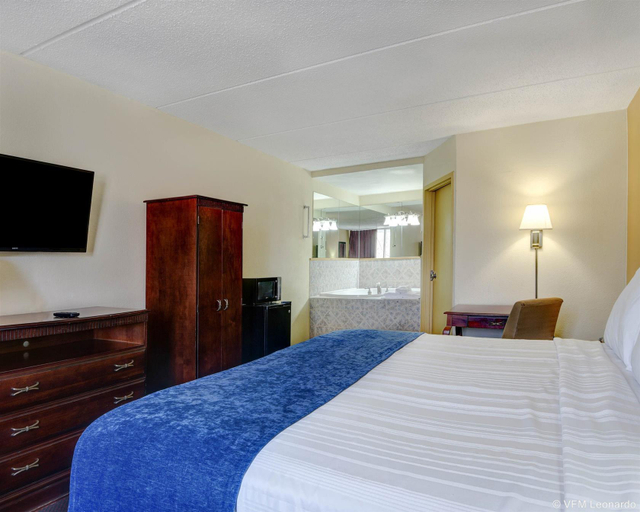 Bedroom 4, Econo Lodge Coliseum, Monongalia