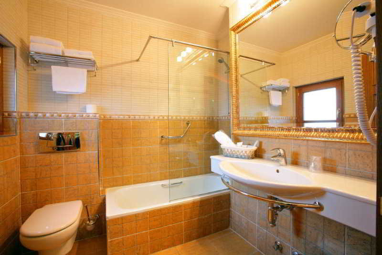 Bathroom 5, Merindad de Olite, Navarra