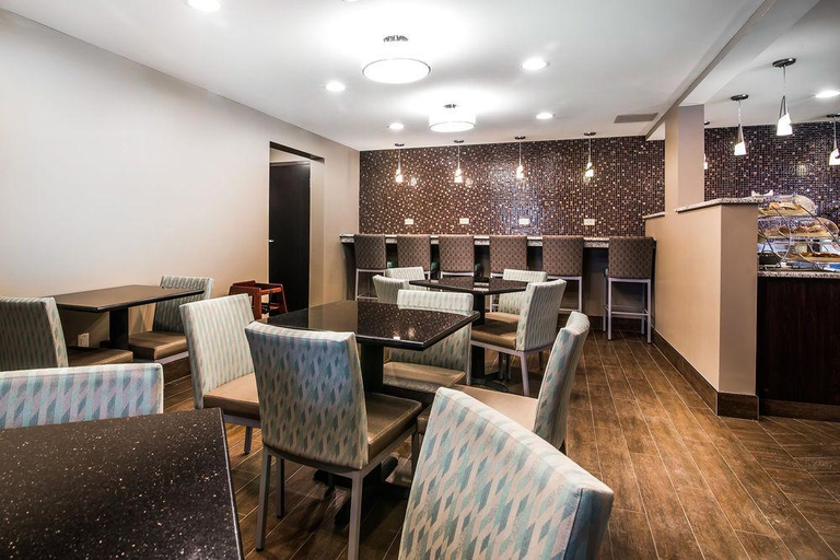 Food & Drinks 5, Clarion Pointe Downtown, Onondaga