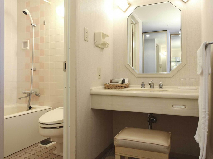Bathroom 5, Rembrandt Hotel Oita, Ōita