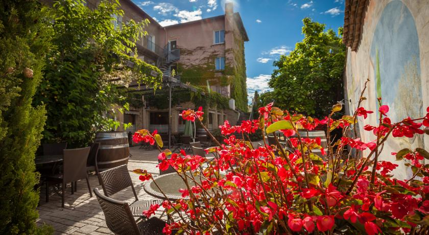 Exterior & Views 2, Logis hôtel Les Vignes Blanches, Gard