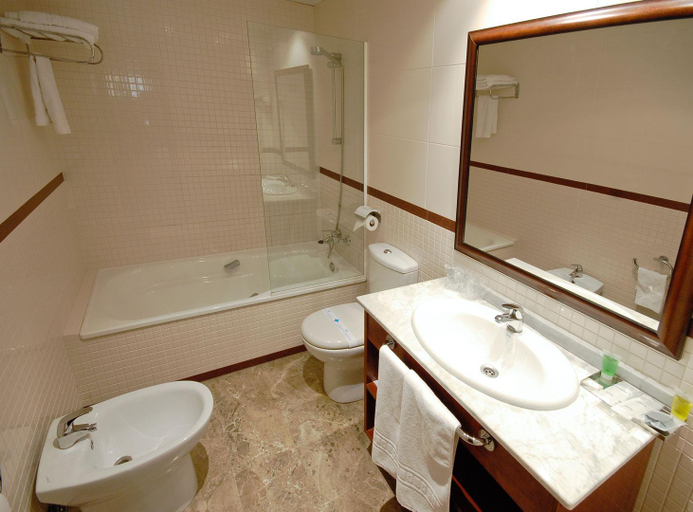 Bathroom 5, Hotel Torico Plaza, Teruel
