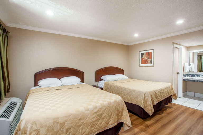 Bedroom 4, Travelodge by Wyndham Ontario, San Bernardino