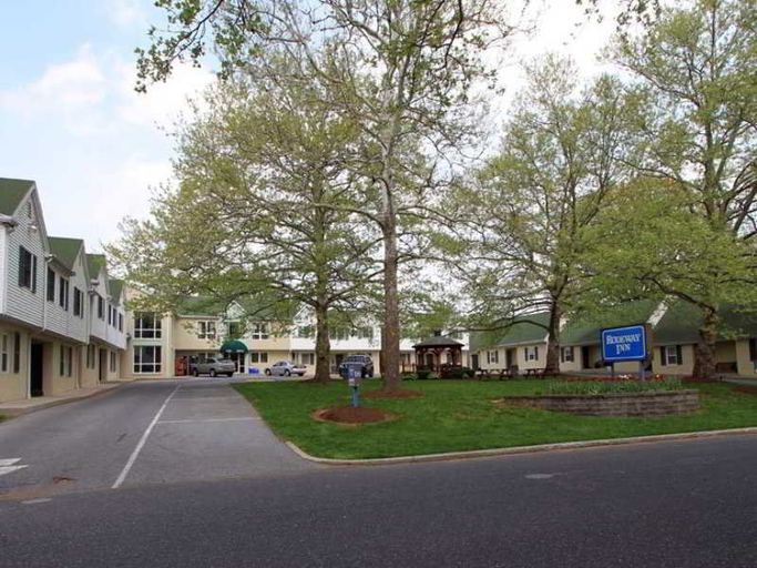 Exterior & Views 1, Rodeway Inn & Suites, Dauphin