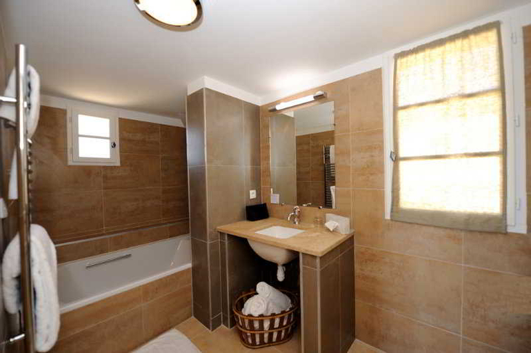 Bathroom, Les Jardins de Saint Benoît, Aude