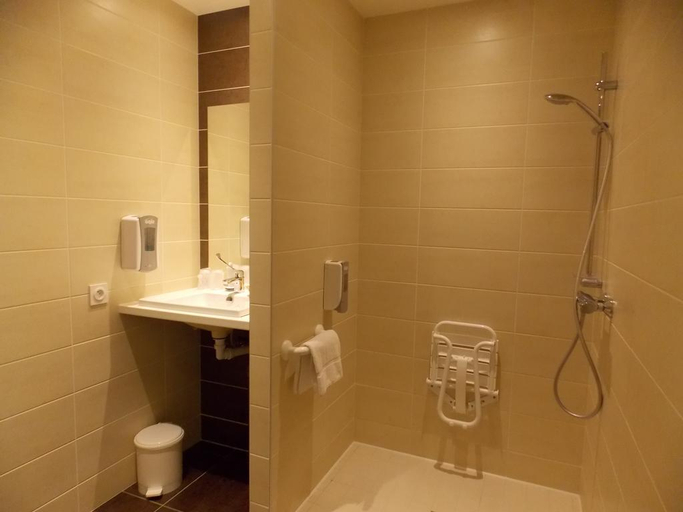 Bathroom 4, Le Beauvoir, Manche