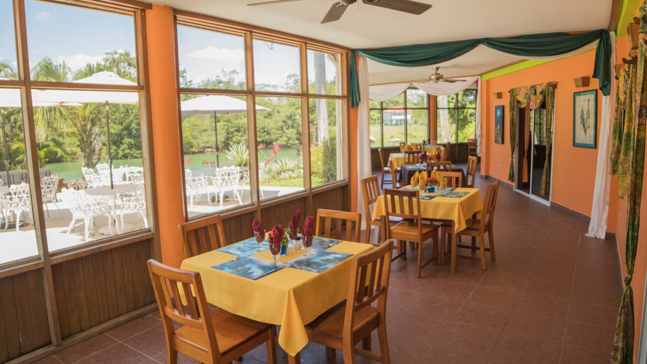 Food & Drinks 5, Black Orchid Resort