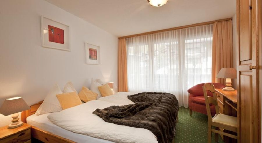 Bedroom 3, Boutique Chalet-Hotel Beau-Site, Frutigen