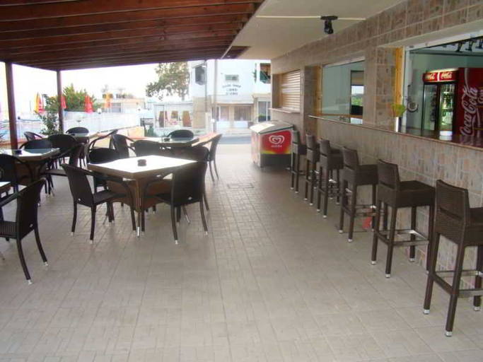 Food & Drinks 4, A. Maos Apts