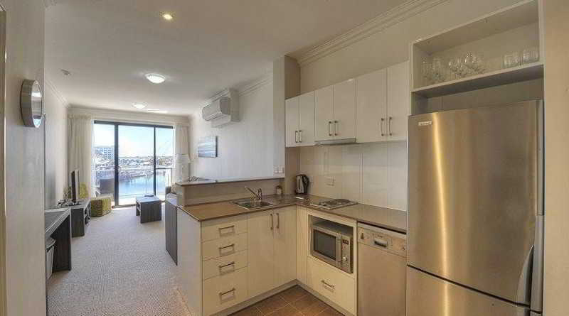 Bedroom 2, Dolphin Quay Apartment Hotel, Mandurah
