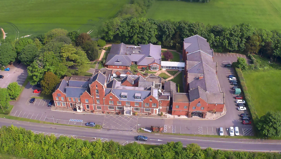 Exterior & Views 1, Surya Hogs Back Hotel and Spa, Surrey