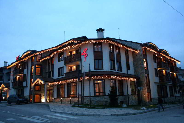 Exterior & Views