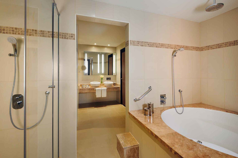 Bathroom 5, Avani Deira Dubai Hotel, Dubai