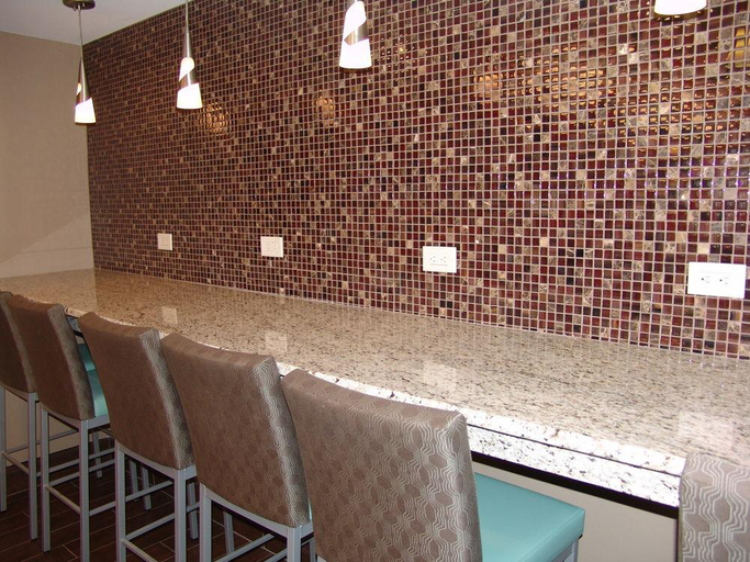 Bathroom 4, Clarion Pointe Downtown, Onondaga