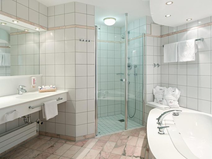 Bathroom 5, Seminaris Sunday Hotel Bad Boll, Göppingen