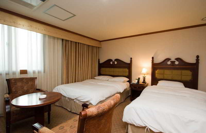 Bedroom 2, New Cheonji Hotel Seoul, Jung