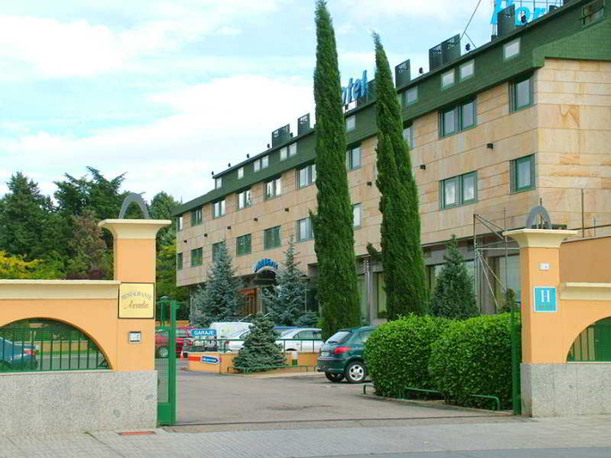 Exterior & Views