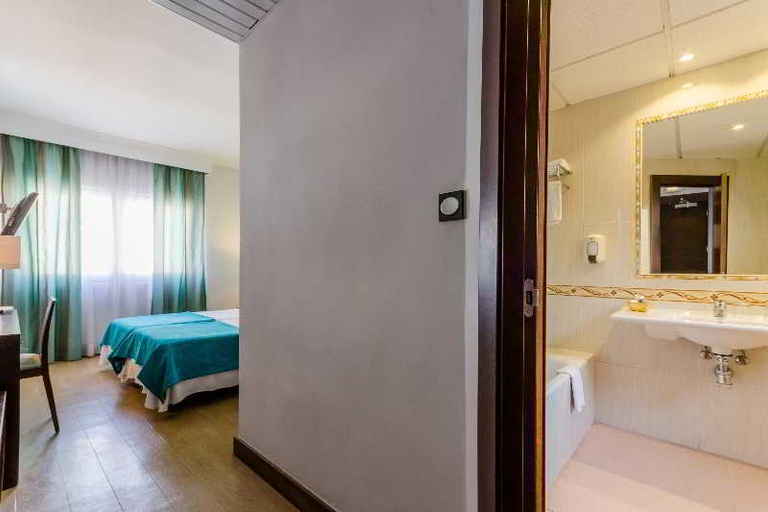 Bathroom 4, Hotel Don Juan, Granada