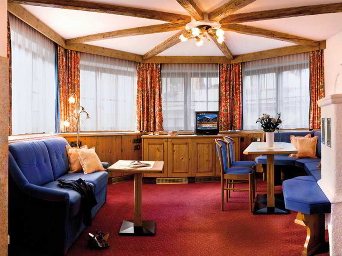Bedroom 3, Family and Spa Hotel Alpenpark, Innsbruck Land