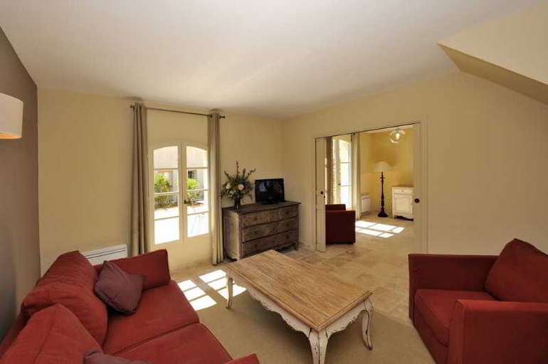 Bedroom 2, Les Jardins de Saint Benoît, Aude