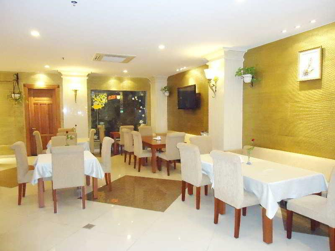 Public Area 2, White Lion Hotel, District 3