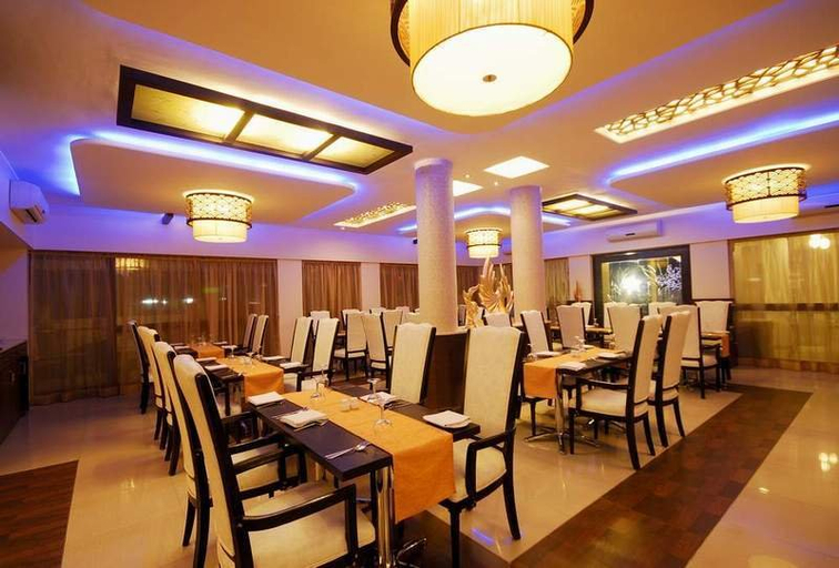 Food & Drinks 5, The Ren Hotels, Nashik