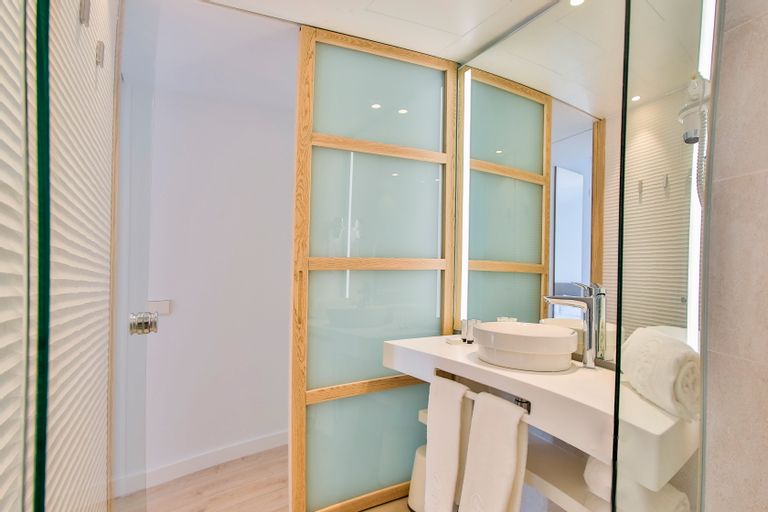 Bathroom 11
