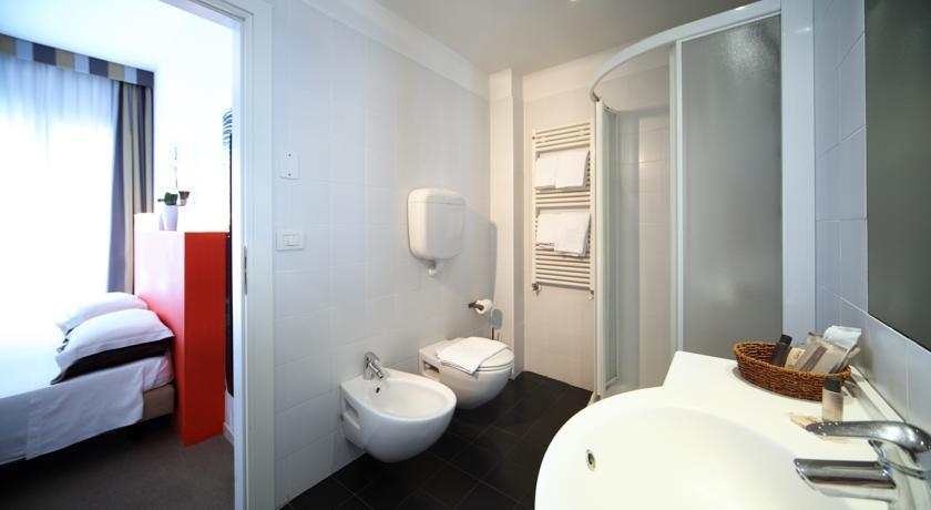 Bathroom 4, Trieste Hotel, Rimini