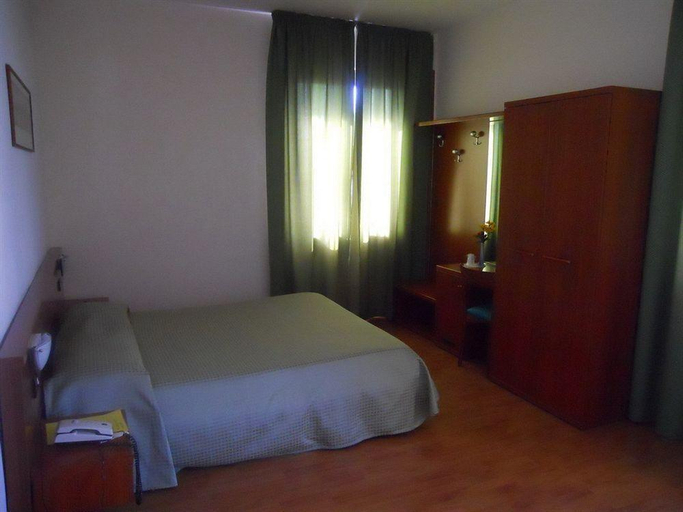 Bedroom 1, Hotel Traghetto, Rome