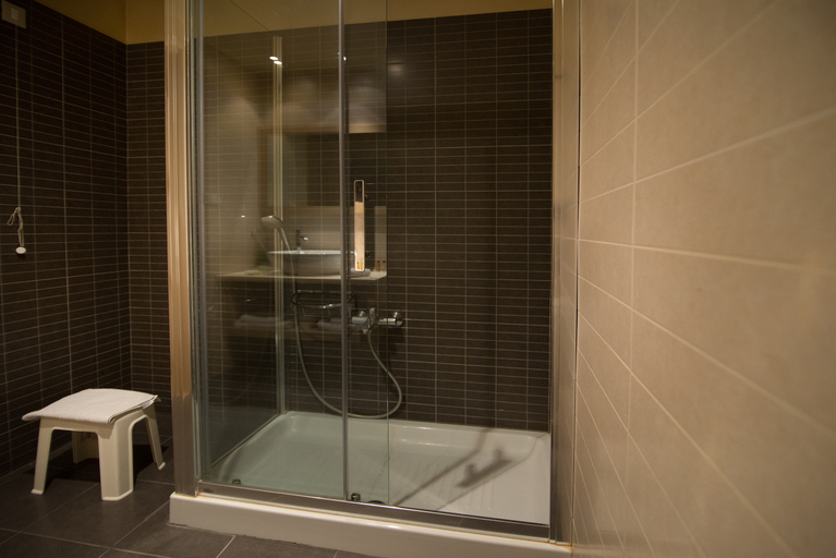 Bathroom 5, Belvedere, Peloponnese