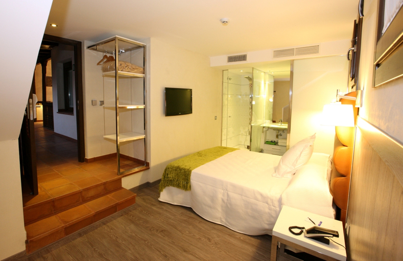 Bedroom 3, Evenia Alcala Boutique, Madrid