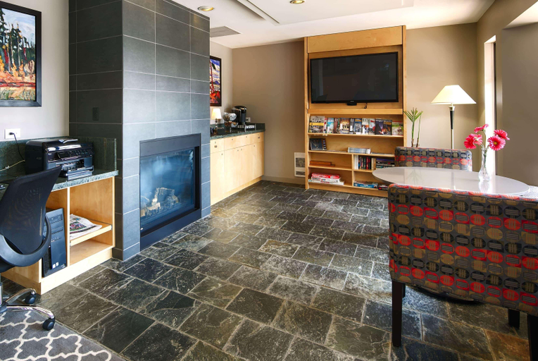 Public Area 2, Travelodge by Wyndham Abbotsford Bakerview, Fraser Valley